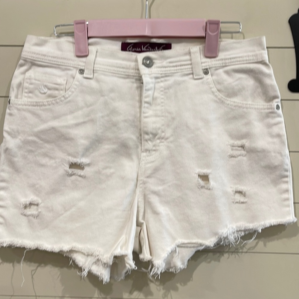 Gloria Vanderbilt Jean shorts. Waist is 15” flat so 30” around. Inseam is 2.5”.
